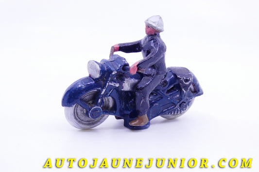 Le #3615 - Cofalu - Personnage - Policier en moto (Repeint) est en vente sur Auto Jaune Junior ! Découvrez nos collections de diecast Dinky-Toys, Corgi, Corgi-Toys, Solido, Norev… Découvrez notre magasin physique , AutoJaune Paris, ouvert en 1984 par Vincent Espinasse. 41 rue Cavendish, 75019 Paris. Tel : 01 42 40 61 23. Ouvert les mardi et vendredi de 13h à 19h. 