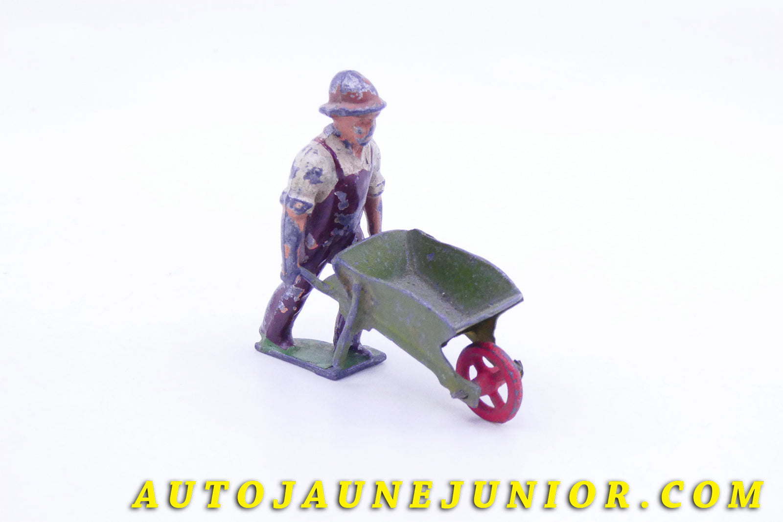 Le #3617 - France (PH) - Personnage - Paysan avec brouette est en vente sur Auto Jaune Junior ! Découvrez nos collections de diecast Dinky-Toys, Corgi, Corgi-Toys, Solido, Norev… Découvrez notre magasin physique , AutoJaune Paris, ouvert en 1984 par Vincent Espinasse. 41 rue Cavendish, 75019 Paris. Tel : 01 42 40 61 23. Ouvert les mardi et vendredi de 13h à 19h. 