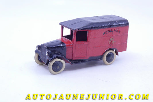 Le #3709 - Dinky Toys - Camion - Fourgonnette "Royal Mail" (Version avant Guerre") est en vente sur Auto Jaune Junior ! Découvrez nos collections de diecast Dinky-Toys, Corgi, Corgi-Toys, Solido, Norev… Découvrez notre magasin physique , AutoJaune Paris, ouvert en 1984 par Vincent Espinasse. 41 rue Cavendish, 75019 Paris. Tel : 01 42 40 61 23. Ouvert les mardi et vendredi de 13h à 19h. 