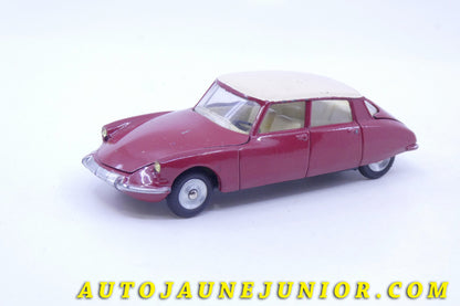 Le #3716 - Dinky Toys - Citroën - DS 19 est en vente sur Auto Jaune Junior ! Découvrez nos collections de diecast Dinky-Toys, Corgi, Corgi-Toys, Solido, Norev… Découvrez notre magasin physique , AutoJaune Paris, ouvert en 1984 par Vincent Espinasse. 41 rue Cavendish, 75019 Paris. Tel : 01 42 40 61 23. Ouvert les mardi et vendredi de 13h à 19h. 