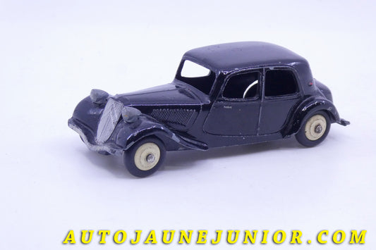 Le #3717 - Dinky Toys - Citroën - 11 BL avec Malle - Pavillon lisse est en vente sur Auto Jaune Junior ! Découvrez nos collections de diecast Dinky-Toys, Corgi, Corgi-Toys, Solido, Norev… Découvrez notre magasin physique , AutoJaune Paris, ouvert en 1984 par Vincent Espinasse. 41 rue Cavendish, 75019 Paris. Tel : 01 42 40 61 23. Ouvert les mardi et vendredi de 13h à 19h. 