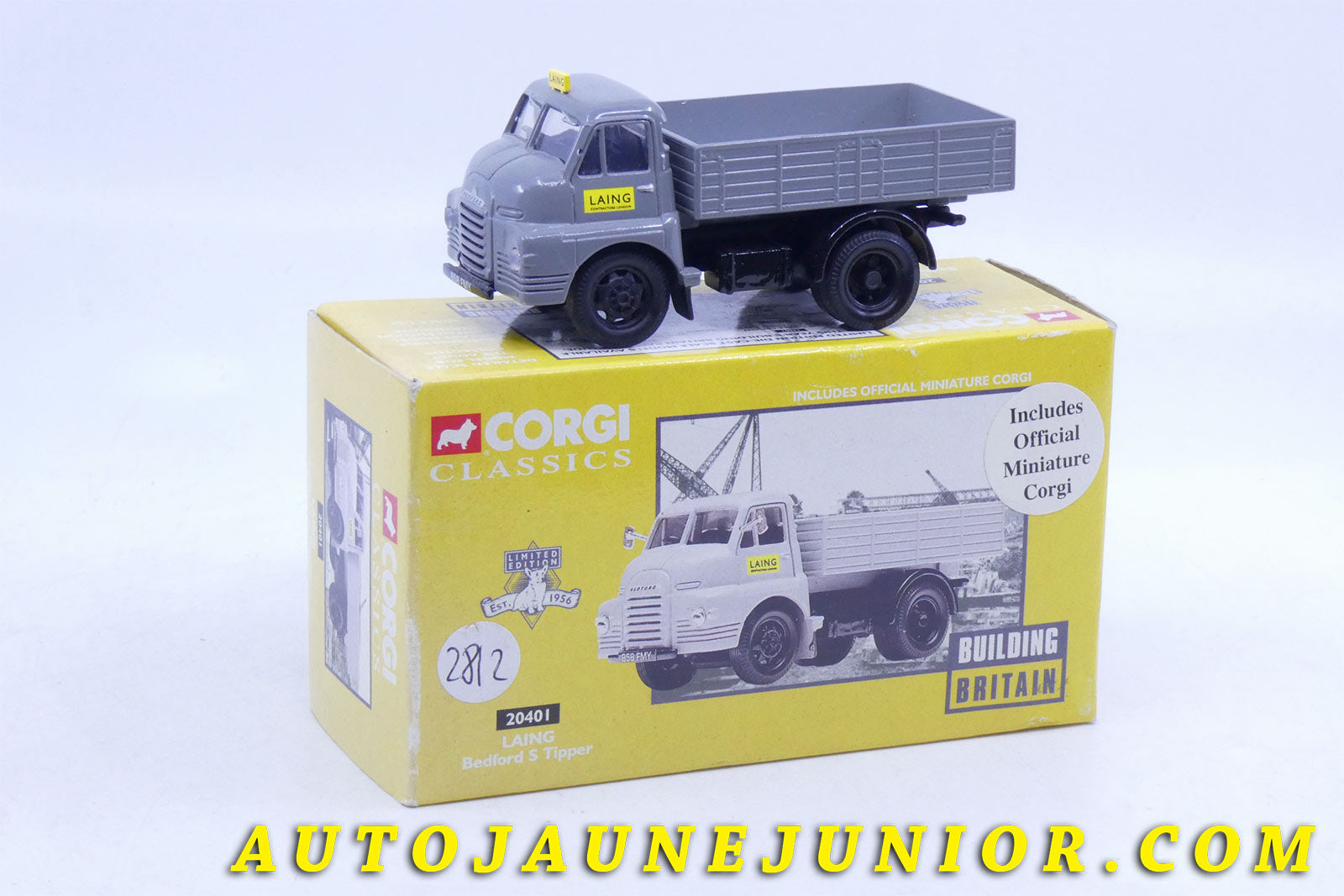 Le #3724 - Corgi Toys - Bedford - S-Tipper "Laing" est en vente sur Auto Jaune Junior ! Découvrez nos collections de diecast Dinky-Toys, Corgi, Corgi-Toys, Solido, Norev… Découvrez notre magasin physique , AutoJaune Paris, ouvert en 1984 par Vincent Espinasse. 41 rue Cavendish, 75019 Paris. Tel : 01 42 40 61 23. Ouvert les mardi et vendredi de 13h à 19h. 