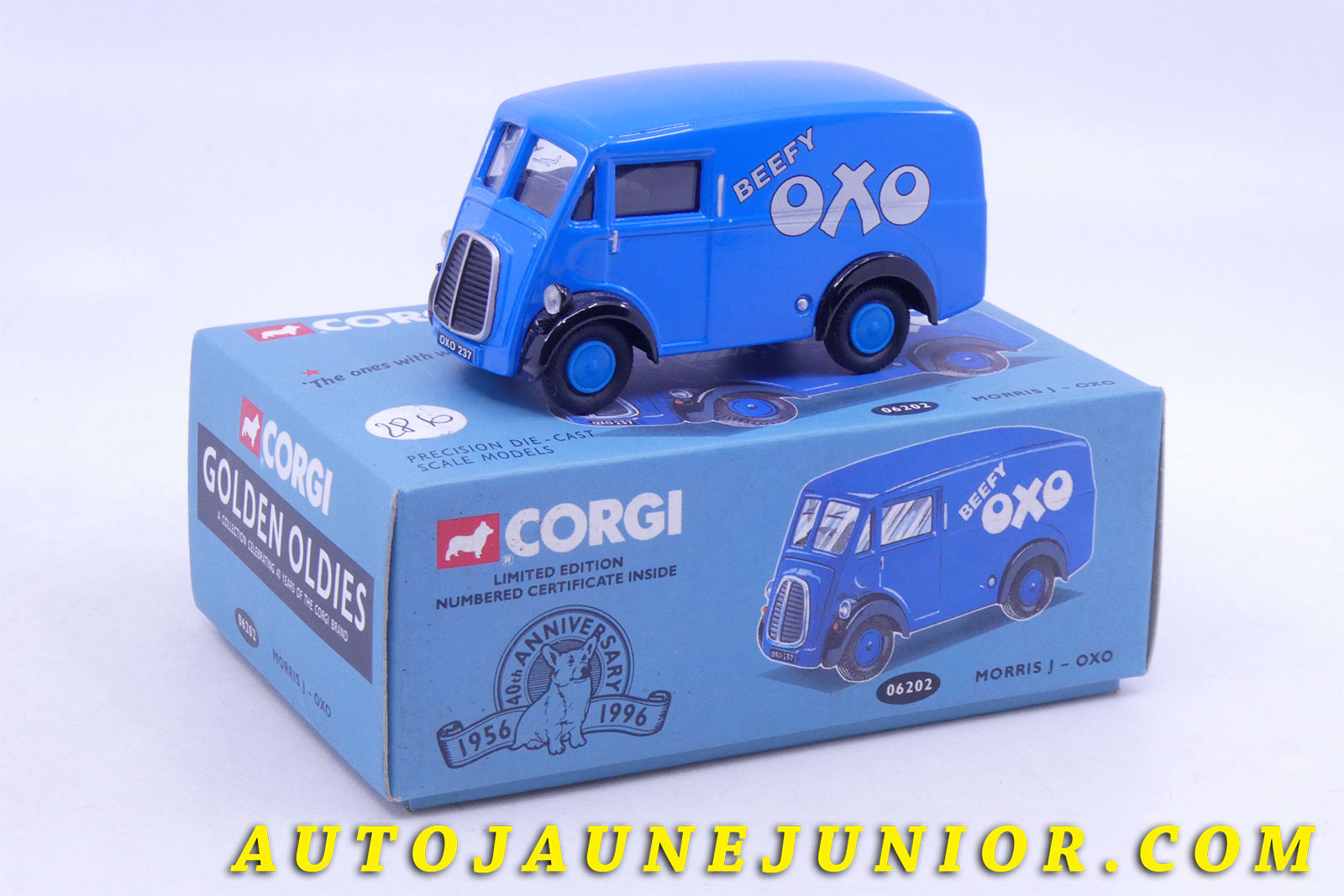 Le #3726 - Corgi Toys - Morris - Fourgonette J "Oxo" est en vente sur Auto Jaune Junior ! Découvrez nos collections de diecast Dinky-Toys, Corgi, Corgi-Toys, Solido, Norev… Découvrez notre magasin physique , AutoJaune Paris, ouvert en 1984 par Vincent Espinasse. 41 rue Cavendish, 75019 Paris. Tel : 01 42 40 61 23. Ouvert les mardi et vendredi de 13h à 19h. 