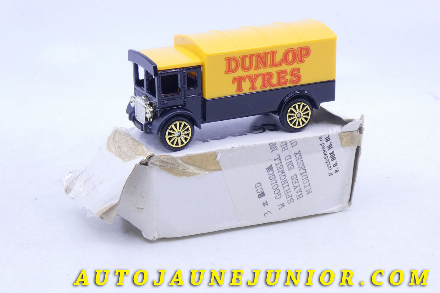 Le #3729 - Corgi Toys - AEC - Van "Dunlop Tyres" (Boitage promotionnel) est en vente sur Auto Jaune Junior ! Découvrez nos collections de diecast Dinky-Toys, Corgi, Corgi-Toys, Solido, Norev… Découvrez notre magasin physique , AutoJaune Paris, ouvert en 1984 par Vincent Espinasse. 41 rue Cavendish, 75019 Paris. Tel : 01 42 40 61 23. Ouvert les mardi et vendredi de 13h à 19h. 