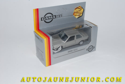 Le #3741 - Schuco - BMW - 323i est en vente sur Auto Jaune Junior ! Découvrez nos collections de diecast Dinky-Toys, Corgi, Corgi-Toys, Solido, Norev… Découvrez notre magasin physique , AutoJaune Paris, ouvert en 1984 par Vincent Espinasse. 41 rue Cavendish, 75019 Paris. Tel : 01 42 40 61 23. Ouvert les mardi et vendredi de 13h à 19h. 