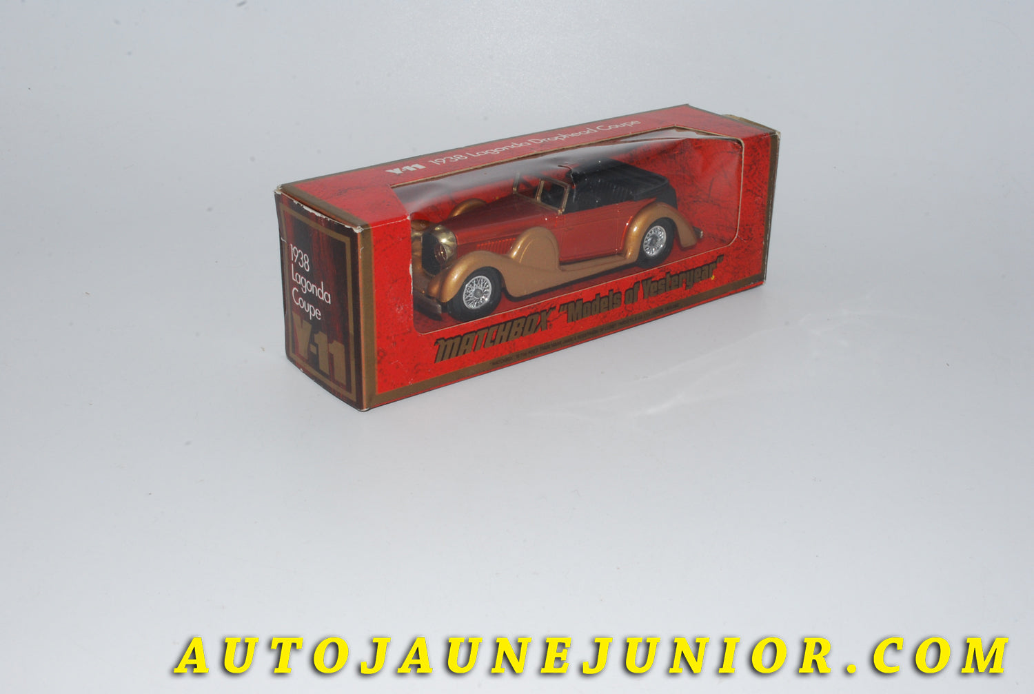 Le #3750 - Matchbox - Lagonda - Drophead Coupé "1938" est en vente sur Auto Jaune Junior ! Découvrez nos collections de diecast Dinky-Toys, Corgi, Corgi-Toys, Solido, Norev… Découvrez notre magasin physique , AutoJaune Paris, ouvert en 1984 par Vincent Espinasse. 41 rue Cavendish, 75019 Paris. Tel : 01 42 40 61 23. Ouvert les mardi et vendredi de 13h à 19h. 