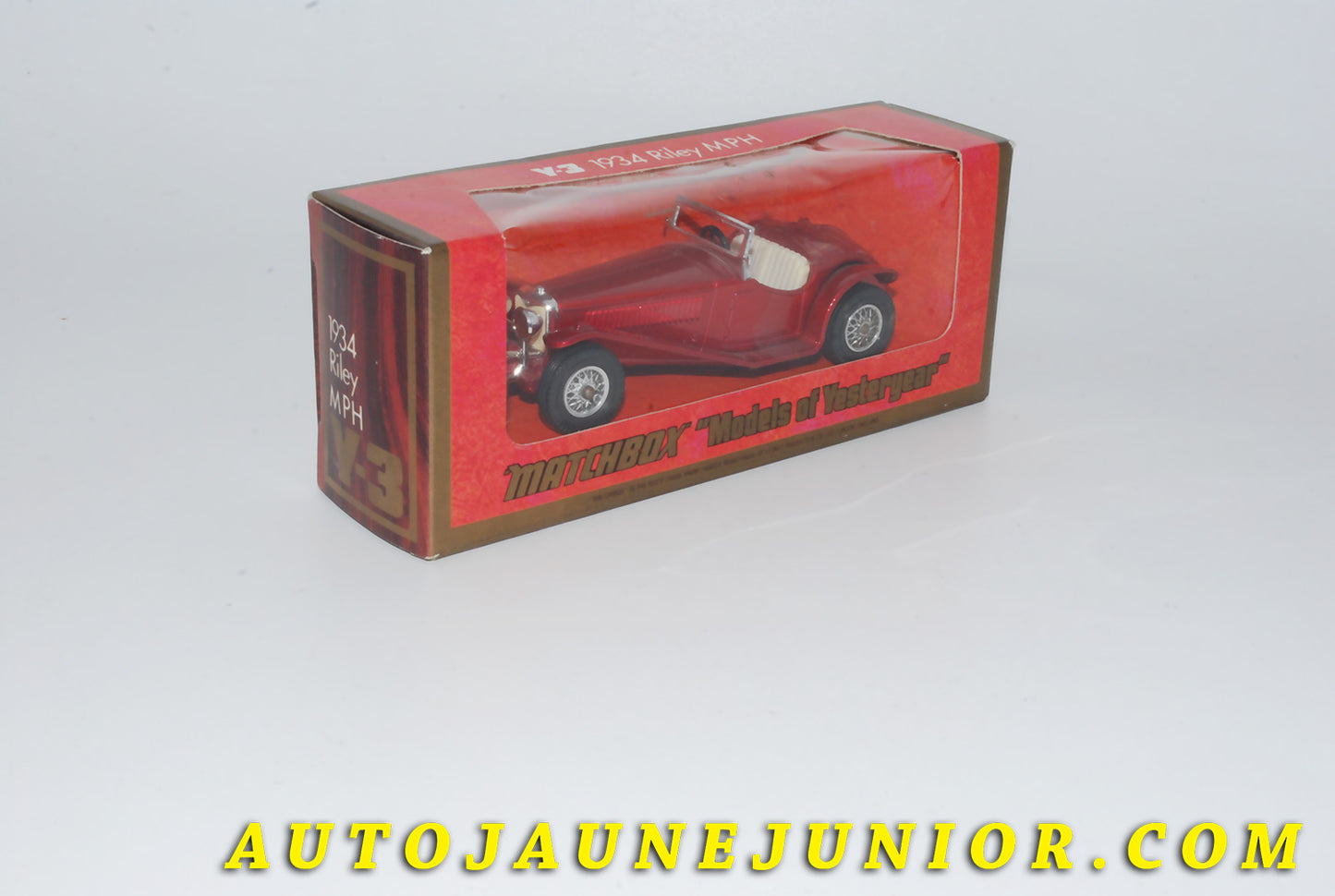 Le #3761 - Matchbox - Riley - Cabriolet MPH 1934 est en vente sur Auto Jaune Junior ! Découvrez nos collections de diecast Dinky-Toys, Corgi, Corgi-Toys, Solido, Norev… Découvrez notre magasin physique , AutoJaune Paris, ouvert en 1984 par Vincent Espinasse. 41 rue Cavendish, 75019 Paris. Tel : 01 42 40 61 23. Ouvert les mardi et vendredi de 13h à 19h. 