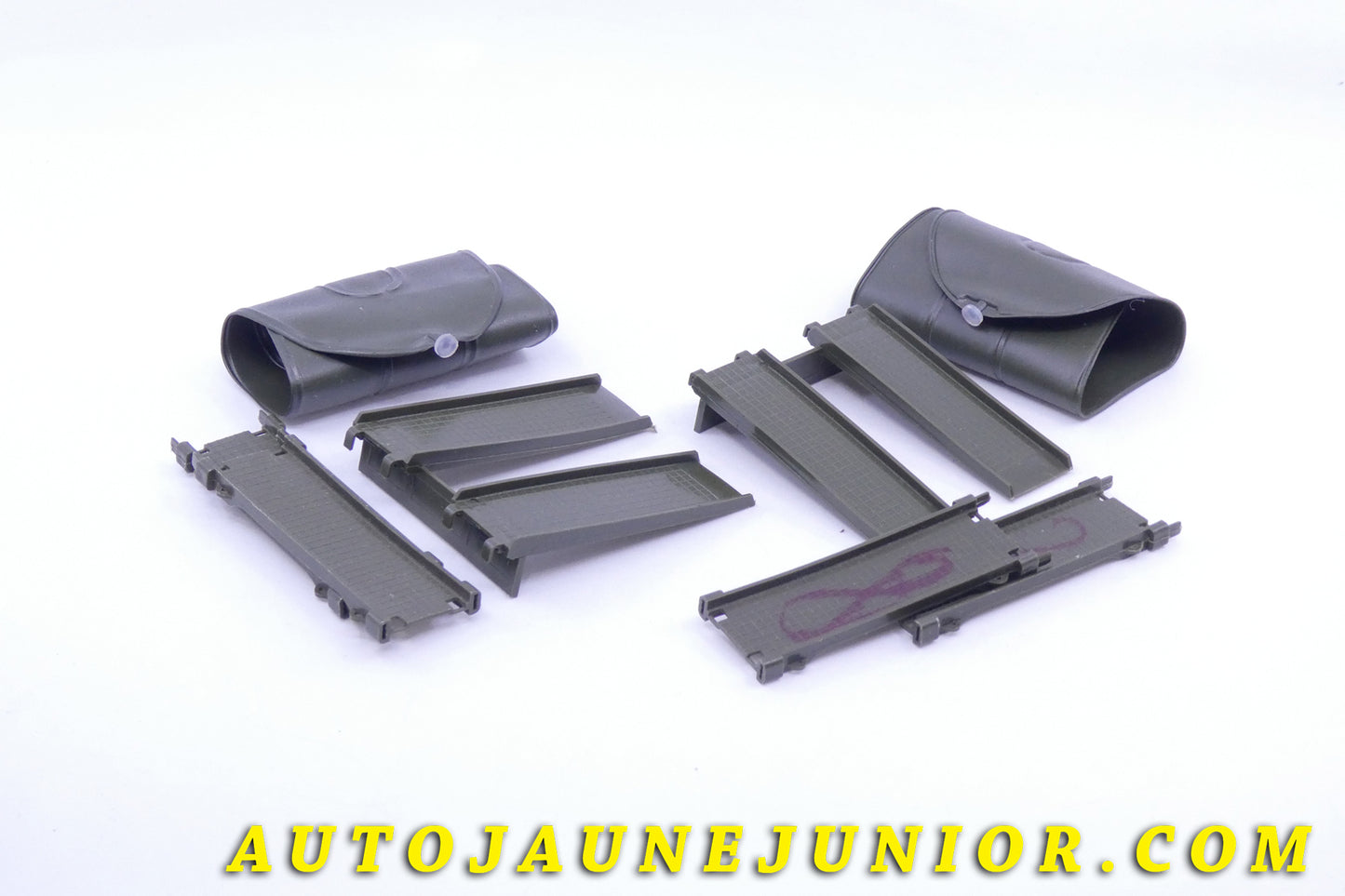 Le #3901 - Dinky Toys - Brockway - Kit Brockway (100% d'origine !) est en vente sur Auto Jaune Junior ! Découvrez nos collections de diecast Dinky-Toys, Corgi, Corgi-Toys, Solido, Norev… Découvrez notre magasin physique , AutoJaune Paris, ouvert en 1984 par Vincent Espinasse. 41 rue Cavendish, 75019 Paris. Tel : 01 42 40 61 23. Ouvert les mardi et vendredi de 13h à 19h. 