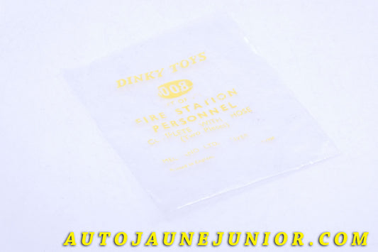 Le #3910 - Dinky Toys - Sachet de pièces détaches Vide - Fire Station Personnel -  Complete with Hose (2 pieces) est en vente sur Auto Jaune Junior ! Découvrez nos collections de diecast Dinky-Toys, Corgi, Corgi-Toys, Solido, Norev… Découvrez notre magasin physique , AutoJaune Paris, ouvert en 1984 par Vincent Espinasse. 41 rue Cavendish, 75019 Paris. Tel : 01 42 40 61 23. Ouvert les mardi et vendredi de 13h à 19h. 