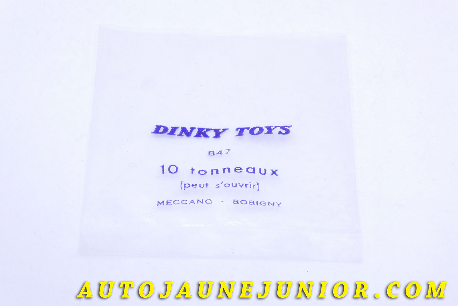Le #3913 - Dinky Toys - Sachet d'accessoires vides - 10 Tonneaux (Original) - Provenance "Collection R.Goirand"  est en vente sur Auto Jaune Junior ! Découvrez nos collections de diecast Dinky-Toys, Corgi, Corgi-Toys, Solido, Norev… Découvrez notre magasin physique , AutoJaune Paris, ouvert en 1984 par Vincent Espinasse. 41 rue Cavendish, 75019 Paris. Tel : 01 42 40 61 23. Ouvert les mardi et vendredi de 13h à 19h. 
