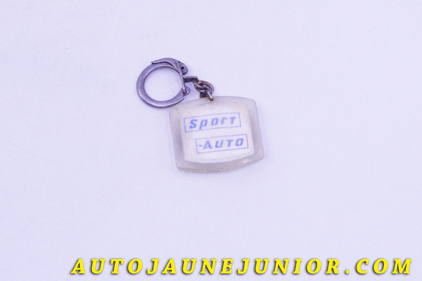 Le #3935 - Sport Auto - Alpine - Porte Clée   est en vente sur Auto Jaune Junior ! Découvrez nos collections de diecast Dinky-Toys, Corgi, Corgi-Toys, Solido, Norev… Découvrez notre magasin physique , AutoJaune Paris, ouvert en 1984 par Vincent Espinasse. 41 rue Cavendish, 75019 Paris. Tel : 01 42 40 61 23. Ouvert les mardi et vendredi de 13h à 19h. 