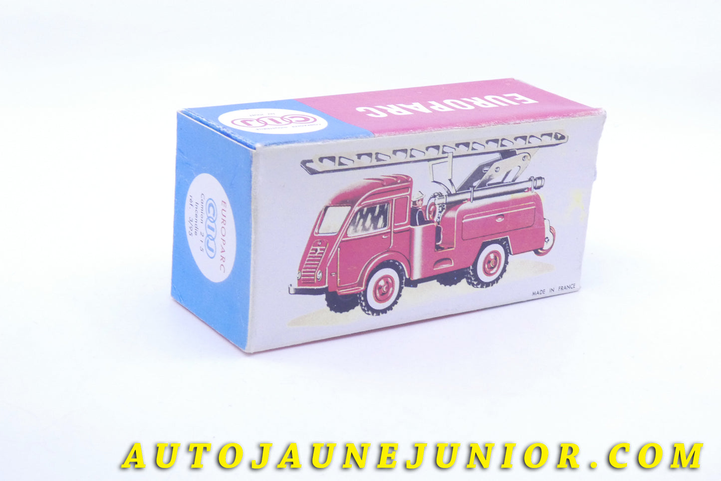 Le #3957 - C-I-J - Renault - 2,5 Tonnes Premier Secours Pompier est en vente sur Auto Jaune Junior ! Découvrez nos collections de diecast Dinky-Toys, Corgi, Corgi-Toys, Solido, Norev… Découvrez notre magasin physique , AutoJaune Paris, ouvert en 1984 par Vincent Espinasse. 41 rue Cavendish, 75019 Paris. Tel : 01 42 40 61 23. Ouvert les mardi et vendredi de 13h à 19h. 