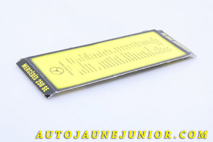 Le #3988 - Norev - Mercedes - Socle original boite Mica - 250 SE berline ( est en vente sur Auto Jaune Junior ! Découvrez nos collections de diecast Dinky-Toys, Corgi, Corgi-Toys, Solido, Norev… Découvrez notre magasin physique , AutoJaune Paris, ouvert en 1984 par Vincent Espinasse. 41 rue Cavendish, 75019 Paris. Tel : 01 42 40 61 23. Ouvert les mardi et vendredi de 13h à 19h. 