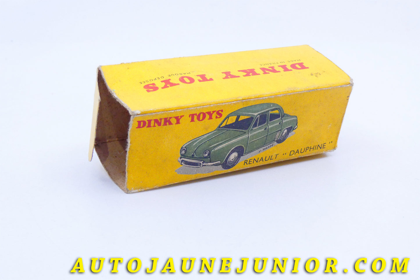 Le #3990 - Dinky Toys - Renault - Boite vide Dauphine est en vente sur Auto Jaune Junior ! Découvrez nos collections de diecast Dinky-Toys, Corgi, Corgi-Toys, Solido, Norev… Découvrez notre magasin physique , AutoJaune Paris, ouvert en 1984 par Vincent Espinasse. 41 rue Cavendish, 75019 Paris. Tel : 01 42 40 61 23. Ouvert les mardi et vendredi de 13h à 19h. 