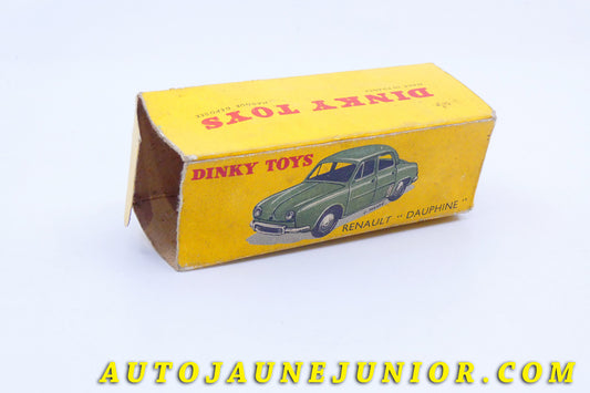 Le #3990 - Dinky Toys - Renault - Boite vide Dauphine est en vente sur Auto Jaune Junior ! Découvrez nos collections de diecast Dinky-Toys, Corgi, Corgi-Toys, Solido, Norev… Découvrez notre magasin physique , AutoJaune Paris, ouvert en 1984 par Vincent Espinasse. 41 rue Cavendish, 75019 Paris. Tel : 01 42 40 61 23. Ouvert les mardi et vendredi de 13h à 19h. 