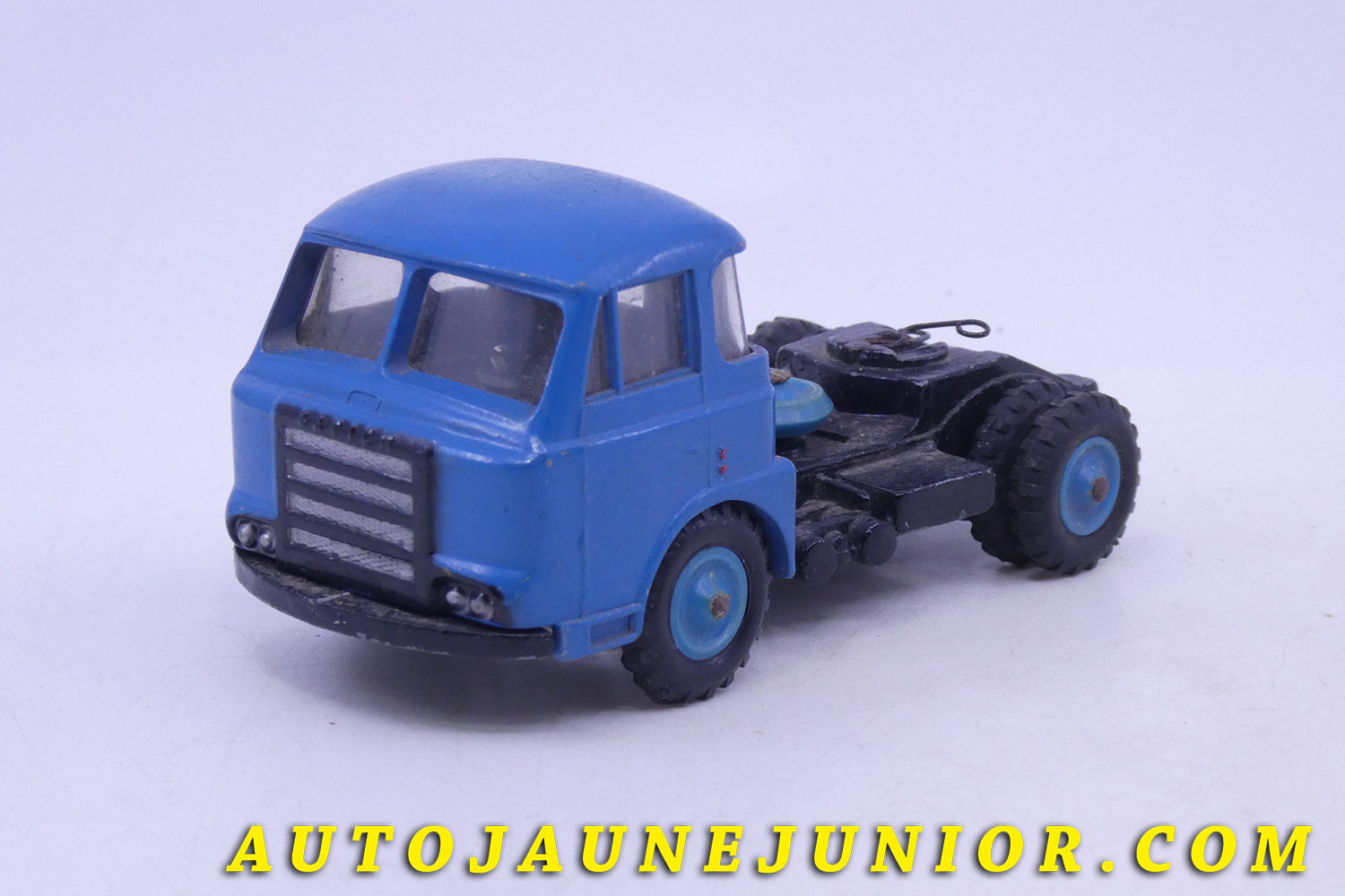 Le C-I-J Saviem JM240 tracteur semi remorque  est en vente sur Auto Jaune Junior ! Découvrez nos collections de diecast Dinky-Toys, Corgi, Corgi-Toys, Solido, Norev… AutoJaune Junior ; Retrouvez AutoJauneJunior au magasin AutoJaune Paris, ouvert en 1984 par Vincent Espinasse. 