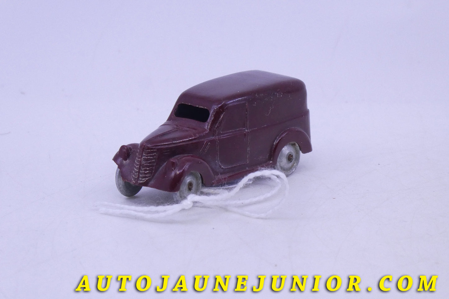 Le Rivarossi Fiat 1100 Camionette  est en vente sur Auto Jaune Junior ! Découvrez nos collections de diecast Dinky-Toys, Corgi, Corgi-Toys, Solido, Norev… AutoJaune Junior ; Retrouvez AutoJauneJunior au magasin AutoJaune Paris, ouvert en 1984 par Vincent Espinasse. 