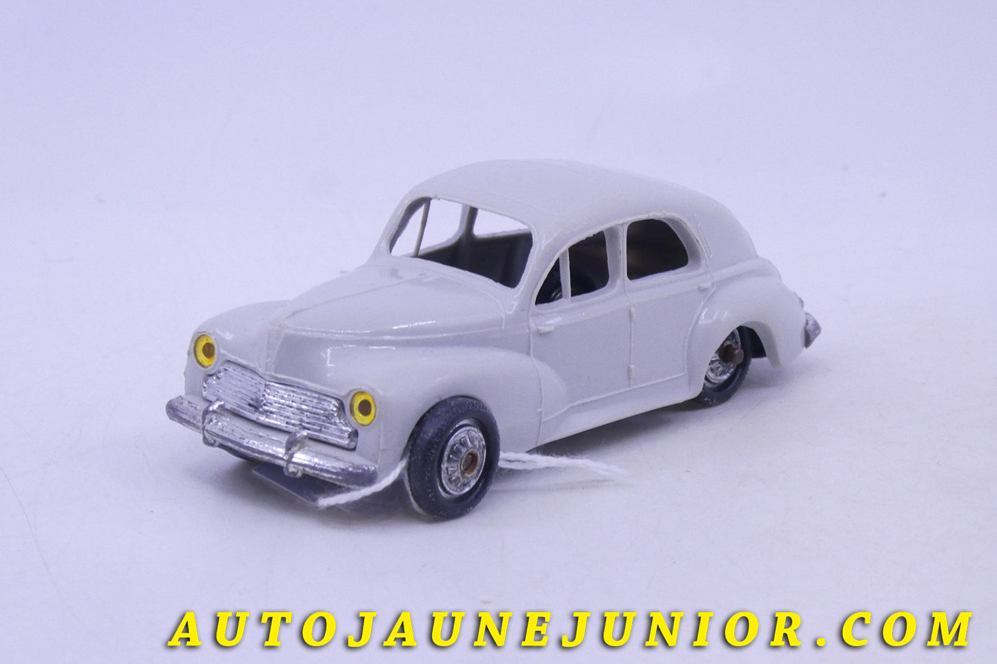 Le Norev Peugeot 203 Série Baby est en vente sur Auto Jaune Junior ! Découvrez nos collections de diecast Dinky-Toys, Corgi, Corgi-Toys, Solido, Norev… AutoJaune Junior ; Retrouvez AutoJauneJunior au magasin AutoJaune Paris, ouvert en 1984 par Vincent Espinasse. 