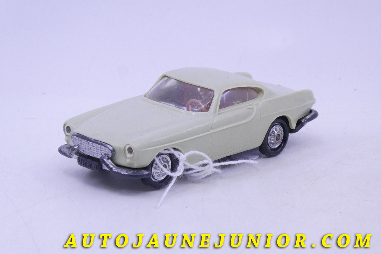 Le Norev Volvo P1800 Coupé est en vente sur Auto Jaune Junior ! Découvrez nos collections de diecast Dinky-Toys, Corgi, Corgi-Toys, Solido, Norev… AutoJaune Junior ; Retrouvez AutoJauneJunior au magasin AutoJaune Paris, ouvert en 1984 par Vincent Espinasse. 