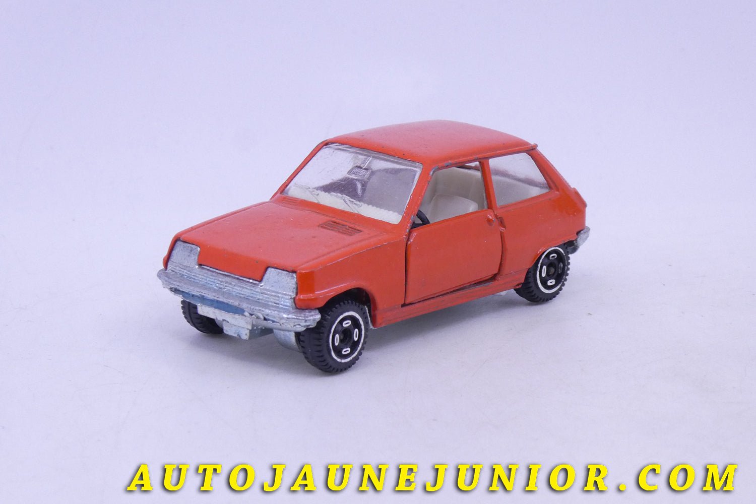 Le Polistil Renault R5 Berline est en vente sur Auto Jaune Junior ! Découvrez nos collections de diecast Dinky-Toys, Corgi, Corgi-Toys, Solido, Norev… AutoJaune Junior ; Retrouvez AutoJauneJunior au magasin AutoJaune Paris, ouvert en 1984 par Vincent Espinasse. 