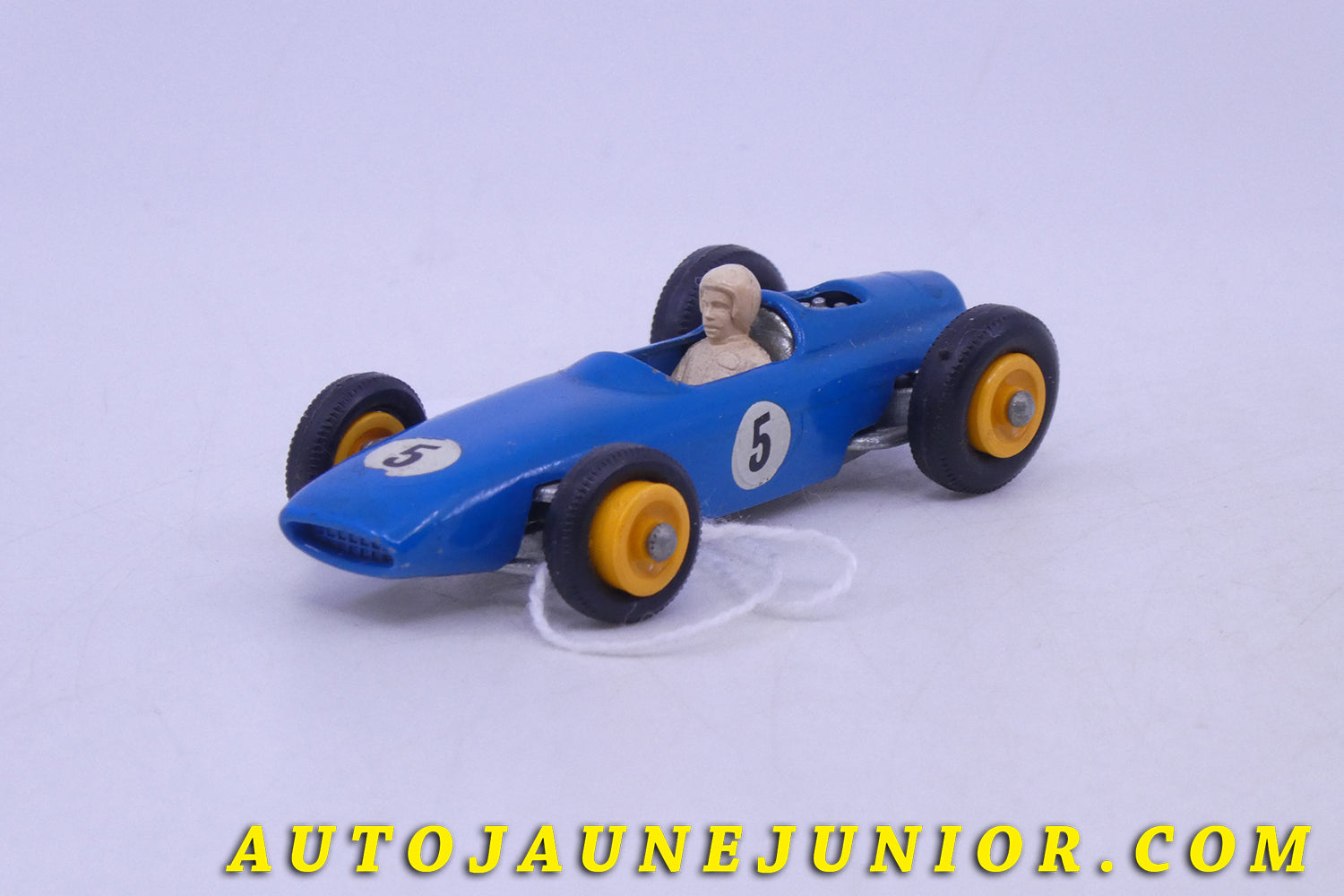 Le Matchbox BRM Formule 1 est en vente sur Auto Jaune Junior ! Découvrez nos collections de diecast Dinky-Toys, Corgi, Corgi-Toys, Solido, Norev… AutoJaune Junior ; Retrouvez AutoJauneJunior au magasin AutoJaune Paris, ouvert en 1984 par Vincent Espinasse. 