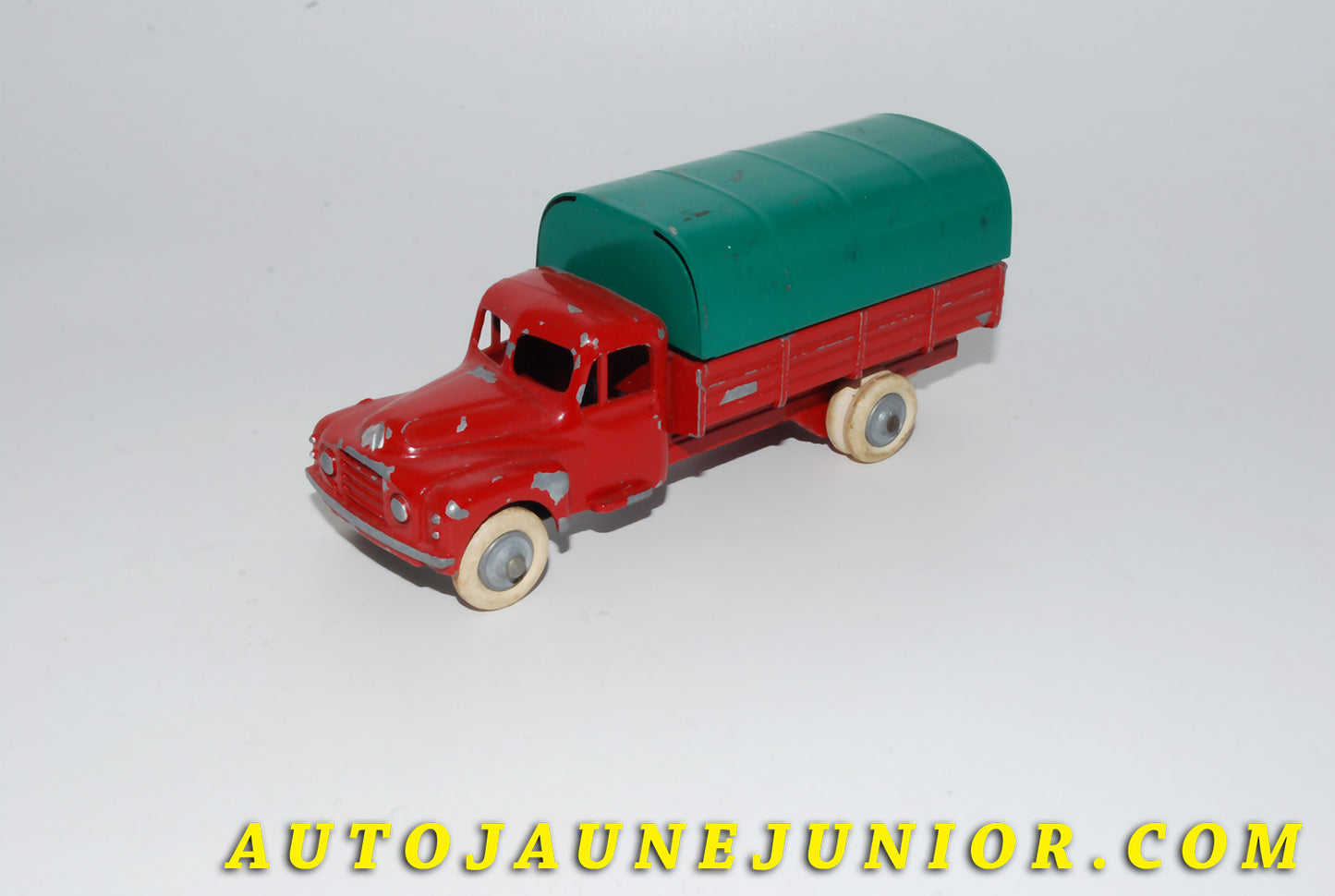 Le #4102 - JRD - Citroën - T55 ridelles bâché est en vente sur Auto Jaune Junior ! Découvrez nos collections de diecast Dinky-Toys, Corgi, Corgi-Toys, Solido, Norev… Découvrez notre magasin physique , AutoJaune Paris, ouvert en 1984 par Vincent Espinasse. 41 rue Cavendish, 75019 Paris. Tel : 01 42 40 61 23. Ouvert les mardi et vendredi de 13h à 19h. 