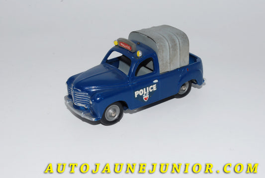 Le #4105 - C-I-J - Renault - Prairie pick up charriot de police; Version avec Autocollant Europarc est en vente sur Auto Jaune Junior ! Découvrez nos collections de diecast Dinky-Toys, Corgi, Corgi-Toys, Solido, Norev… Découvrez notre magasin physique , AutoJaune Paris, ouvert en 1984 par Vincent Espinasse. 41 rue Cavendish, 75019 Paris. Tel : 01 42 40 61 23. Ouvert les mardi et vendredi de 13h à 19h. 