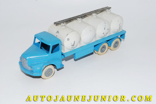 Le #4114 - JRD - Unic - ZU120 camion laitier est en vente sur Auto Jaune Junior ! Découvrez nos collections de diecast Dinky-Toys, Corgi, Corgi-Toys, Solido, Norev… Découvrez notre magasin physique , AutoJaune Paris, ouvert en 1984 par Vincent Espinasse. 41 rue Cavendish, 75019 Paris. Tel : 01 42 40 61 23. Ouvert les mardi et vendredi de 13h à 19h. 