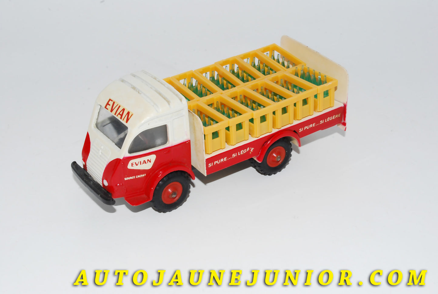 Le #4116 - C-I-J - Renault - 2,5T brasseur Evian est en vente sur Auto Jaune Junior ! Découvrez nos collections de diecast Dinky-Toys, Corgi, Corgi-Toys, Solido, Norev… Découvrez notre magasin physique , AutoJaune Paris, ouvert en 1984 par Vincent Espinasse. 41 rue Cavendish, 75019 Paris. Tel : 01 42 40 61 23. Ouvert les mardi et vendredi de 13h à 19h. 