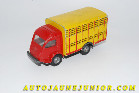 Le #4120 - C-I-J - Renault - 2,5 T Bétaillère Jaune Vif est en vente sur Auto Jaune Junior ! Découvrez nos collections de diecast Dinky-Toys, Corgi, Corgi-Toys, Solido, Norev… Découvrez notre magasin physique , AutoJaune Paris, ouvert en 1984 par Vincent Espinasse. 41 rue Cavendish, 75019 Paris. Tel : 01 42 40 61 23. Ouvert les mardi et vendredi de 13h à 19h. 