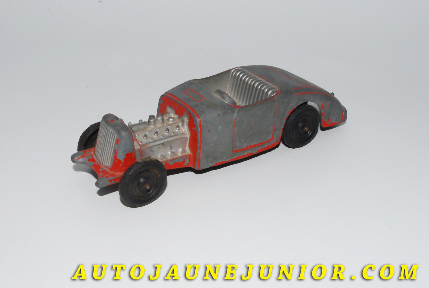 Le #4122 - Tootsietoys - Ford - V8  est en vente sur Auto Jaune Junior ! Découvrez nos collections de diecast Dinky-Toys, Corgi, Corgi-Toys, Solido, Norev… Découvrez notre magasin physique , AutoJaune Paris, ouvert en 1984 par Vincent Espinasse. 41 rue Cavendish, 75019 Paris. Tel : 01 42 40 61 23. Ouvert les mardi et vendredi de 13h à 19h. 