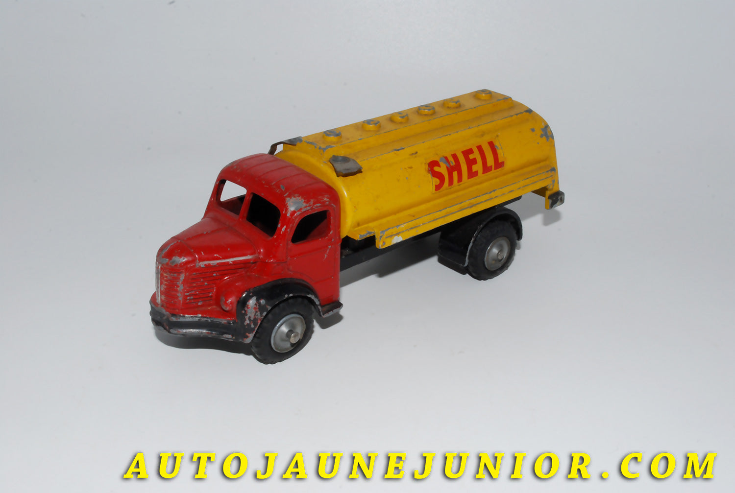 Le #4123 - C-I-J - Berliet - GLR citerne Shell est en vente sur Auto Jaune Junior ! Découvrez nos collections de diecast Dinky-Toys, Corgi, Corgi-Toys, Solido, Norev… Découvrez notre magasin physique , AutoJaune Paris, ouvert en 1984 par Vincent Espinasse. 41 rue Cavendish, 75019 Paris. Tel : 01 42 40 61 23. Ouvert les mardi et vendredi de 13h à 19h. 
