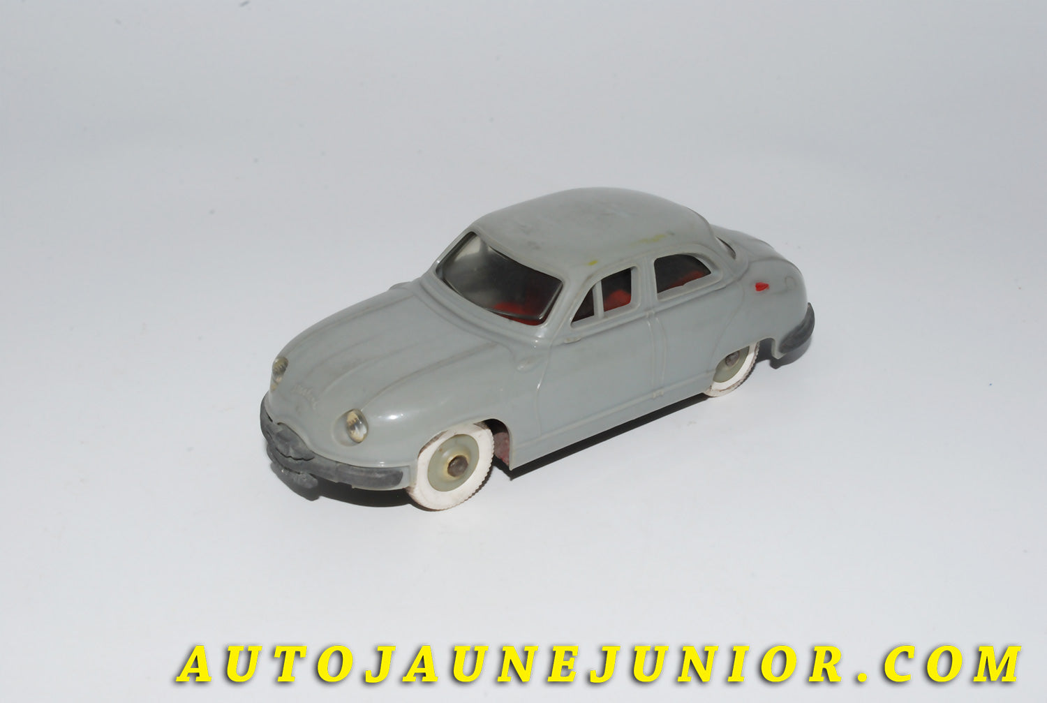 Le #4130 - JEP - Panhard - Dyna 54 est en vente sur Auto Jaune Junior ! Découvrez nos collections de diecast Dinky-Toys, Corgi, Corgi-Toys, Solido, Norev… Découvrez notre magasin physique , AutoJaune Paris, ouvert en 1984 par Vincent Espinasse. 41 rue Cavendish, 75019 Paris. Tel : 01 42 40 61 23. Ouvert les mardi et vendredi de 13h à 19h. 