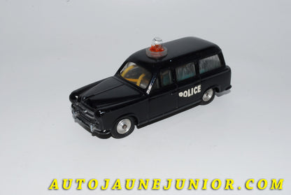 Le #4132 - C-I-J - Peugeot - 403 break police est en vente sur Auto Jaune Junior ! Découvrez nos collections de diecast Dinky-Toys, Corgi, Corgi-Toys, Solido, Norev… Découvrez notre magasin physique , AutoJaune Paris, ouvert en 1984 par Vincent Espinasse. 41 rue Cavendish, 75019 Paris. Tel : 01 42 40 61 23. Ouvert les mardi et vendredi de 13h à 19h. 