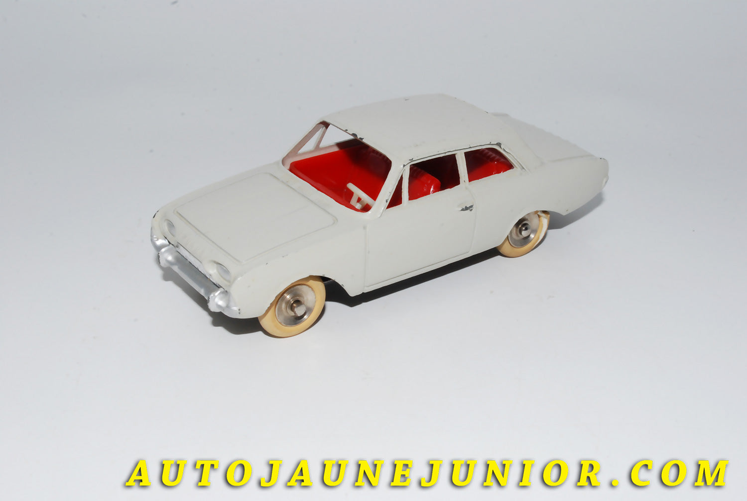 Le #4133 - Dinky Toys - Ford - Taunus est en vente sur Auto Jaune Junior ! Découvrez nos collections de diecast Dinky-Toys, Corgi, Corgi-Toys, Solido, Norev… Découvrez notre magasin physique , AutoJaune Paris, ouvert en 1984 par Vincent Espinasse. 41 rue Cavendish, 75019 Paris. Tel : 01 42 40 61 23. Ouvert les mardi et vendredi de 13h à 19h. 