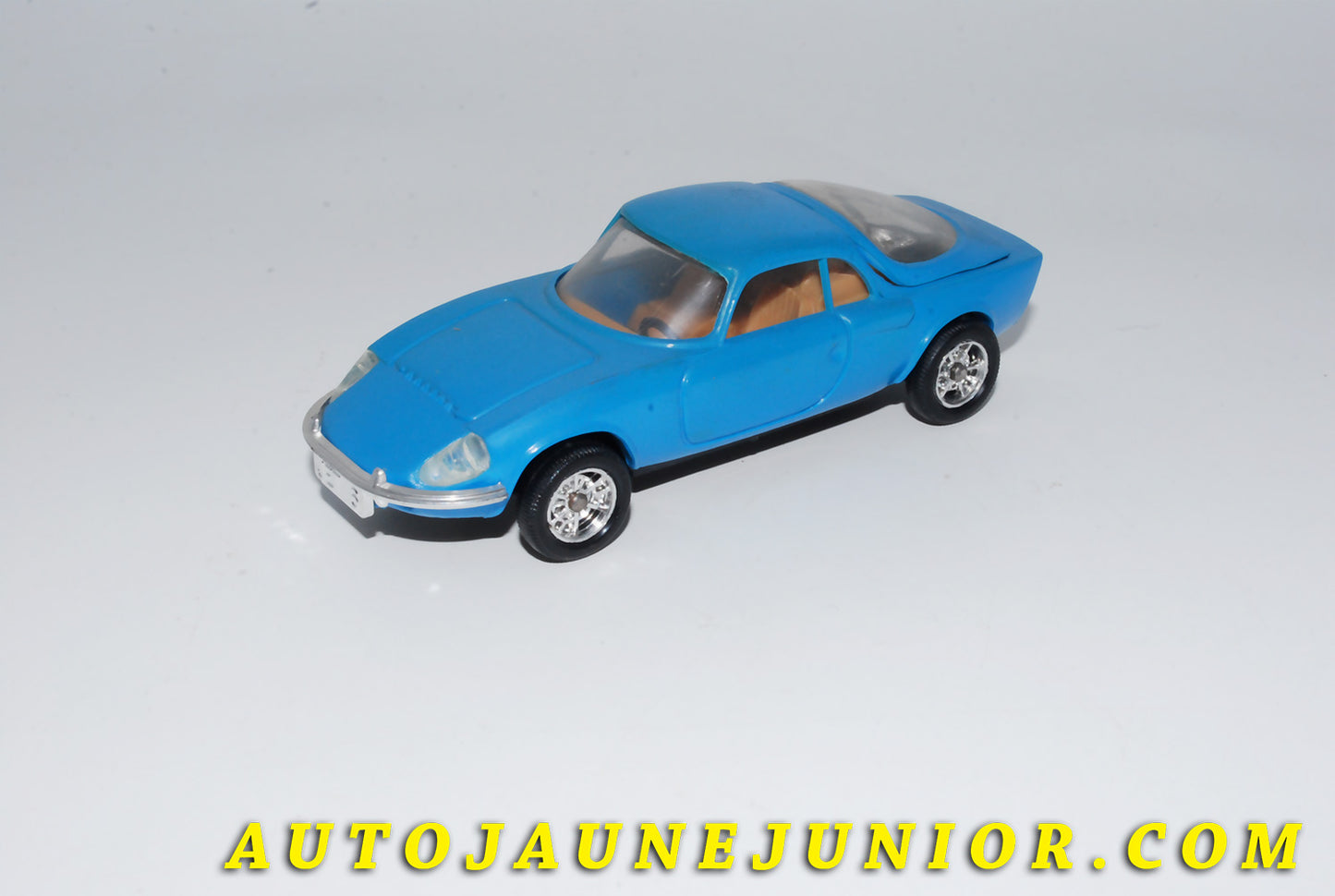 Le #4137 - Minialuxe - Matra - Matra Sport  Jet 6 est en vente sur Auto Jaune Junior ! Découvrez nos collections de diecast Dinky-Toys, Corgi, Corgi-Toys, Solido, Norev… Découvrez notre magasin physique , AutoJaune Paris, ouvert en 1984 par Vincent Espinasse. 41 rue Cavendish, 75019 Paris. Tel : 01 42 40 61 23. Ouvert les mardi et vendredi de 13h à 19h. 