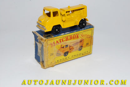 Le #4142 - Matchbox - Ford - Thames Compressor est en vente sur Auto Jaune Junior ! Découvrez nos collections de diecast Dinky-Toys, Corgi, Corgi-Toys, Solido, Norev… Découvrez notre magasin physique , AutoJaune Paris, ouvert en 1984 par Vincent Espinasse. 41 rue Cavendish, 75019 Paris. Tel : 01 42 40 61 23. Ouvert les mardi et vendredi de 13h à 19h. 