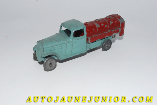 Le #4151 - AR - Peugeot - 301 citerne est en vente sur Auto Jaune Junior ! Découvrez nos collections de diecast Dinky-Toys, Corgi, Corgi-Toys, Solido, Norev… Découvrez notre magasin physique , AutoJaune Paris, ouvert en 1984 par Vincent Espinasse. 41 rue Cavendish, 75019 Paris. Tel : 01 42 40 61 23. Ouvert les mardi et vendredi de 13h à 19h. 