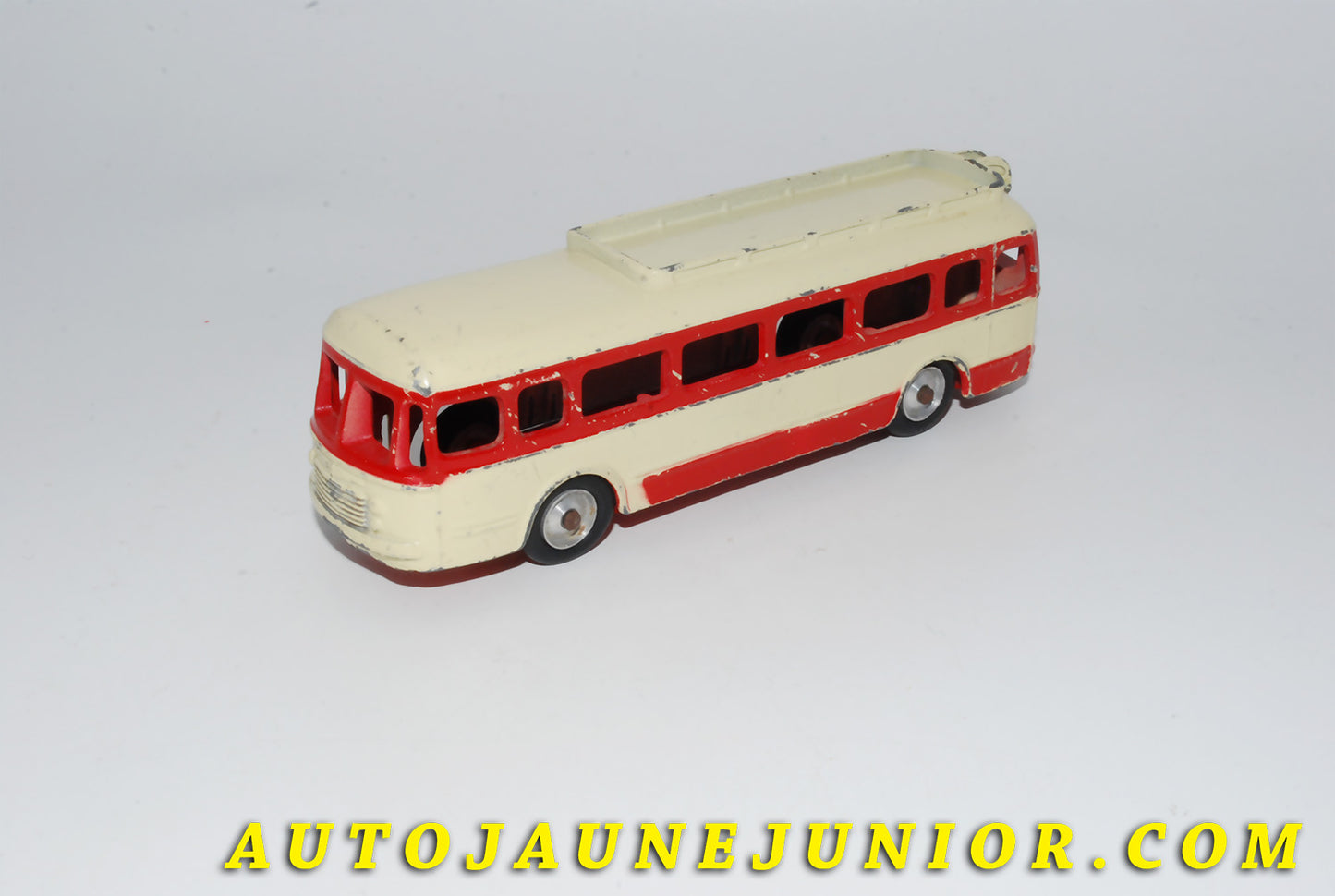 Le #4153 - C-I-J - Renault - Auto car (dernière série !) est en vente sur Auto Jaune Junior ! Découvrez nos collections de diecast Dinky-Toys, Corgi, Corgi-Toys, Solido, Norev… Découvrez notre magasin physique , AutoJaune Paris, ouvert en 1984 par Vincent Espinasse. 41 rue Cavendish, 75019 Paris. Tel : 01 42 40 61 23. Ouvert les mardi et vendredi de 13h à 19h. 