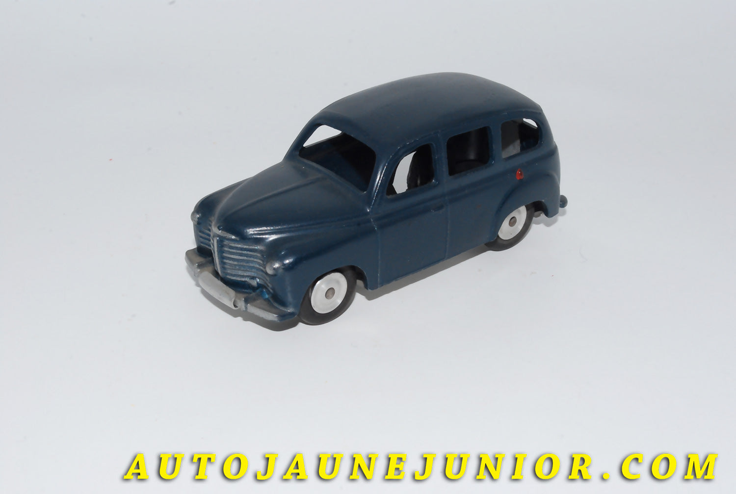 Le #4176 - C-I-J - Renault - Prairie avec jantes acier  est en vente sur Auto Jaune Junior ! Découvrez nos collections de diecast Dinky-Toys, Corgi, Corgi-Toys, Solido, Norev… Découvrez notre magasin physique , AutoJaune Paris, ouvert en 1984 par Vincent Espinasse. 41 rue Cavendish, 75019 Paris. Tel : 01 42 40 61 23. Ouvert les mardi et vendredi de 13h à 19h. 