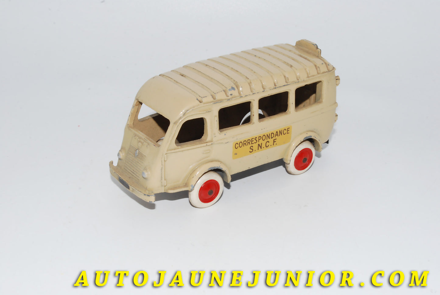 Le #4181 - C-I-J - Renault - 1000Kgs car correspondance SNCF est en vente sur Auto Jaune Junior ! Découvrez nos collections de diecast Dinky-Toys, Corgi, Corgi-Toys, Solido, Norev… Découvrez notre magasin physique , AutoJaune Paris, ouvert en 1984 par Vincent Espinasse. 41 rue Cavendish, 75019 Paris. Tel : 01 42 40 61 23. Ouvert les mardi et vendredi de 13h à 19h. 