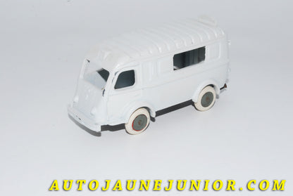 Le #4182 - C-I-J - Renault - 1000 Kgs - Type 1 - Restauré est en vente sur Auto Jaune Junior ! Découvrez nos collections de diecast Dinky-Toys, Corgi, Corgi-Toys, Solido, Norev… Découvrez notre magasin physique , AutoJaune Paris, ouvert en 1984 par Vincent Espinasse. 41 rue Cavendish, 75019 Paris. Tel : 01 42 40 61 23. Ouvert les mardi et vendredi de 13h à 19h. 