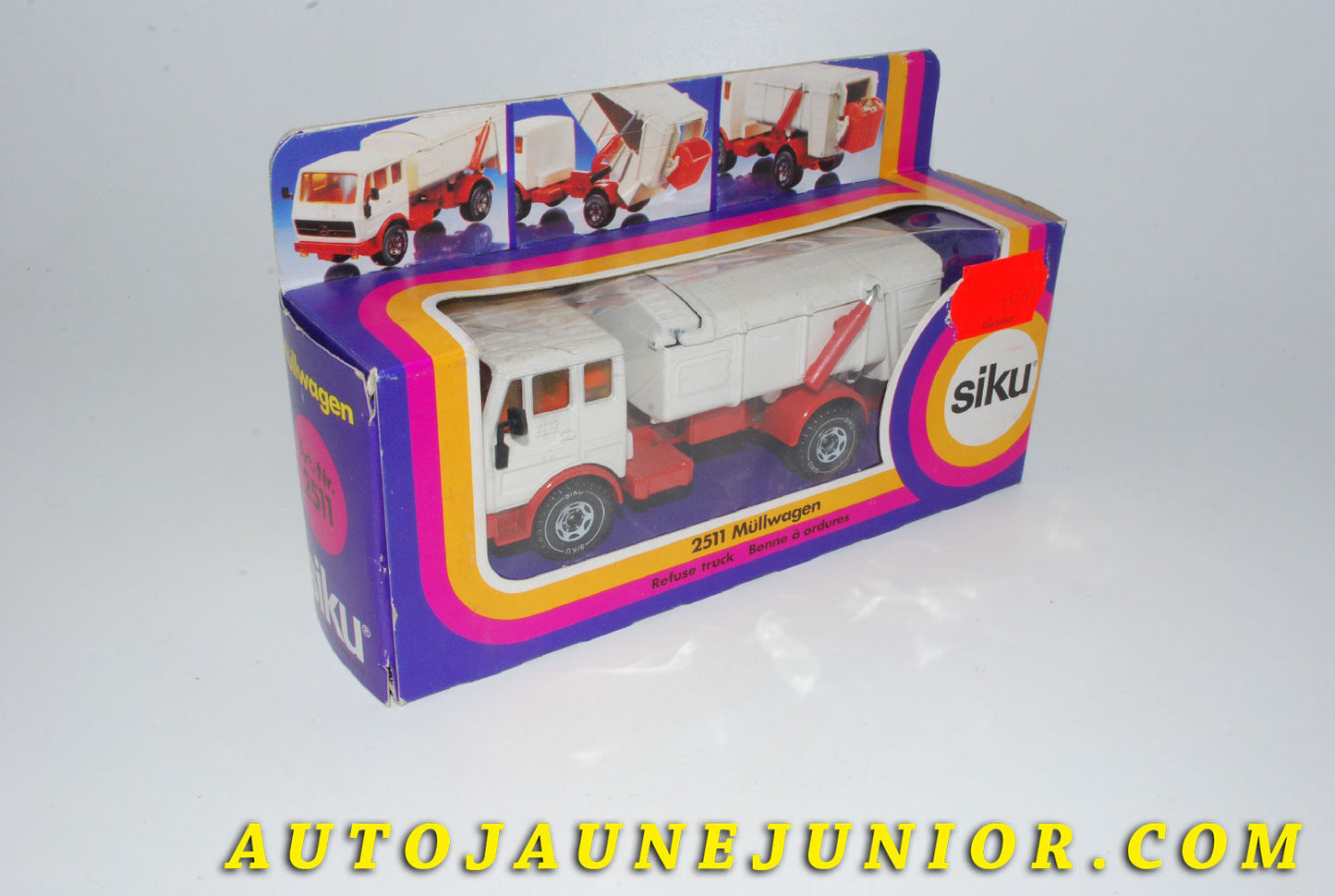 Le #4200 - Siku - Mercedes - Benne à Ordure Müllwagen  2232 est en vente sur Auto Jaune Junior ! Découvrez nos collections de diecast Dinky-Toys, Corgi, Corgi-Toys, Solido, Norev… Découvrez notre magasin physique , AutoJaune Paris, ouvert en 1984 par Vincent Espinasse. 41 rue Cavendish, 75019 Paris. Tel : 01 42 40 61 23. Ouvert les mardi et vendredi de 13h à 19h. 