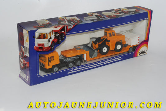 Le #4202 - Siku - Man - Tracteur TGX Transporteur Surbaissé avec Charheur à Pelle est en vente sur Auto Jaune Junior ! Découvrez nos collections de diecast Dinky-Toys, Corgi, Corgi-Toys, Solido, Norev… Découvrez notre magasin physique , AutoJaune Paris, ouvert en 1984 par Vincent Espinasse. 41 rue Cavendish, 75019 Paris. Tel : 01 42 40 61 23. Ouvert les mardi et vendredi de 13h à 19h. 