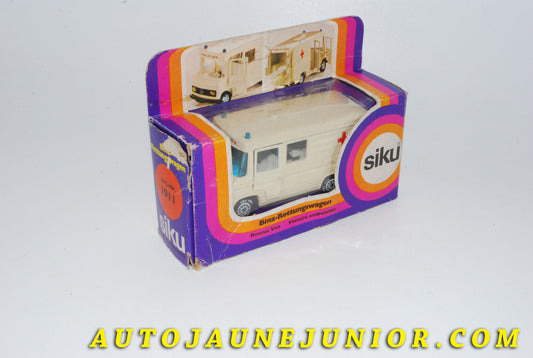 Le #4203 - Siku - Mercedes - Fourgon  Ambulance L406-D -"Unfall - Rettung" est en vente sur Auto Jaune Junior ! Découvrez nos collections de diecast Dinky-Toys, Corgi, Corgi-Toys, Solido, Norev… Découvrez notre magasin physique , AutoJaune Paris, ouvert en 1984 par Vincent Espinasse. 41 rue Cavendish, 75019 Paris. Tel : 01 42 40 61 23. Ouvert les mardi et vendredi de 13h à 19h. 
