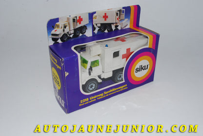 Le #4206 - Siku - Mercedes - Unimog - Véhicules de secours Tous terrains est en vente sur Auto Jaune Junior ! Découvrez nos collections de diecast Dinky-Toys, Corgi, Corgi-Toys, Solido, Norev… Découvrez notre magasin physique , AutoJaune Paris, ouvert en 1984 par Vincent Espinasse. 41 rue Cavendish, 75019 Paris. Tel : 01 42 40 61 23. Ouvert les mardi et vendredi de 13h à 19h. 