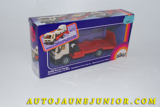 Le #4209 - Siku - Ford - Camion Cargo Plateau dépanneuse est en vente sur Auto Jaune Junior ! Découvrez nos collections de diecast Dinky-Toys, Corgi, Corgi-Toys, Solido, Norev… Découvrez notre magasin physique , AutoJaune Paris, ouvert en 1984 par Vincent Espinasse. 41 rue Cavendish, 75019 Paris. Tel : 01 42 40 61 23. Ouvert les mardi et vendredi de 13h à 19h. 
