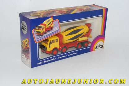 Le #4219 - Siku - Mercedes - Camion Toupie - Cabine 2232 - Bétonnière portée est en vente sur Auto Jaune Junior ! Découvrez nos collections de diecast Dinky-Toys, Corgi, Corgi-Toys, Solido, Norev… Découvrez notre magasin physique , AutoJaune Paris, ouvert en 1984 par Vincent Espinasse. 41 rue Cavendish, 75019 Paris. Tel : 01 42 40 61 23. Ouvert les mardi et vendredi de 13h à 19h. 