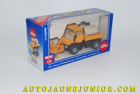 Le #4222 - Siku - Mercedes - Camion Unimog bavec balayeuse avant est en vente sur Auto Jaune Junior ! Découvrez nos collections de diecast Dinky-Toys, Corgi, Corgi-Toys, Solido, Norev… Découvrez notre magasin physique , AutoJaune Paris, ouvert en 1984 par Vincent Espinasse. 41 rue Cavendish, 75019 Paris. Tel : 01 42 40 61 23. Ouvert les mardi et vendredi de 13h à 19h. 