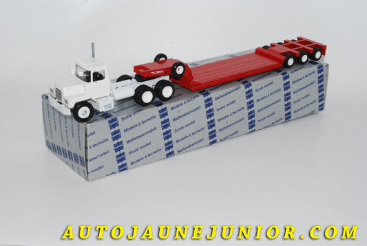 Le #4227 - Conrad - Mack - Tracteur Mack-R semi remorque porte engin "Talbert Low Loader" est en vente sur Auto Jaune Junior ! Découvrez nos collections de diecast Dinky-Toys, Corgi, Corgi-Toys, Solido, Norev… Découvrez notre magasin physique , AutoJaune Paris, ouvert en 1984 par Vincent Espinasse. 41 rue Cavendish, 75019 Paris. Tel : 01 42 40 61 23. Ouvert les mardi et vendredi de 13h à 19h. 